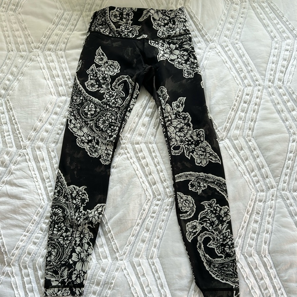 Floral Black and White Leggings - Lululemon